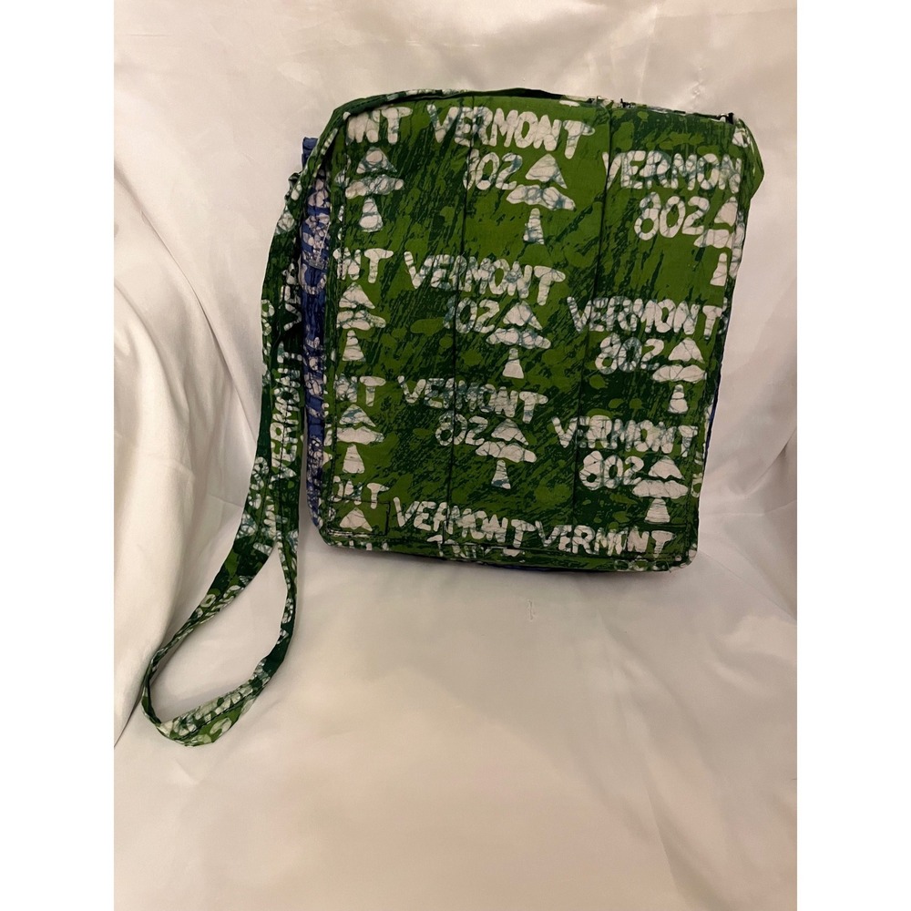 Vermont 802 Fabric Bag Green Crossbody Purse Zip Pouch NWOT